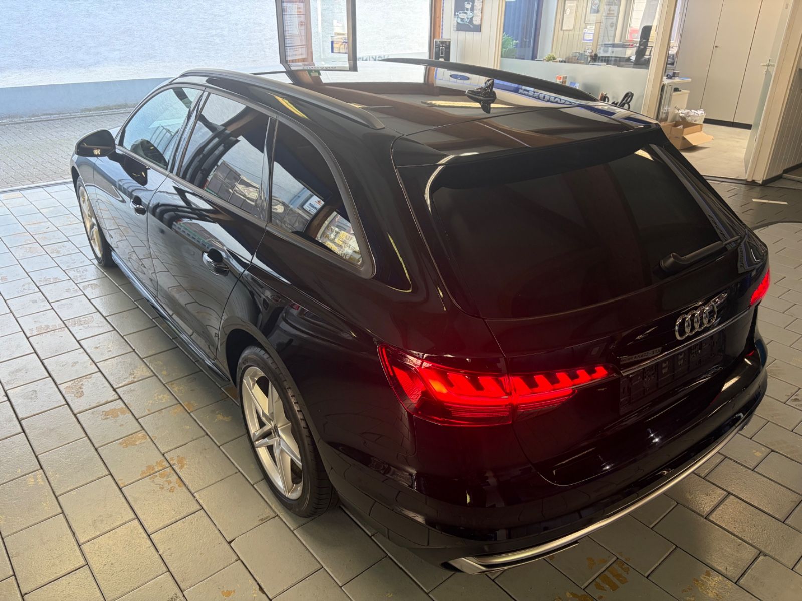 Audi A4 2023 г. Чёрный, пробег 58500 км