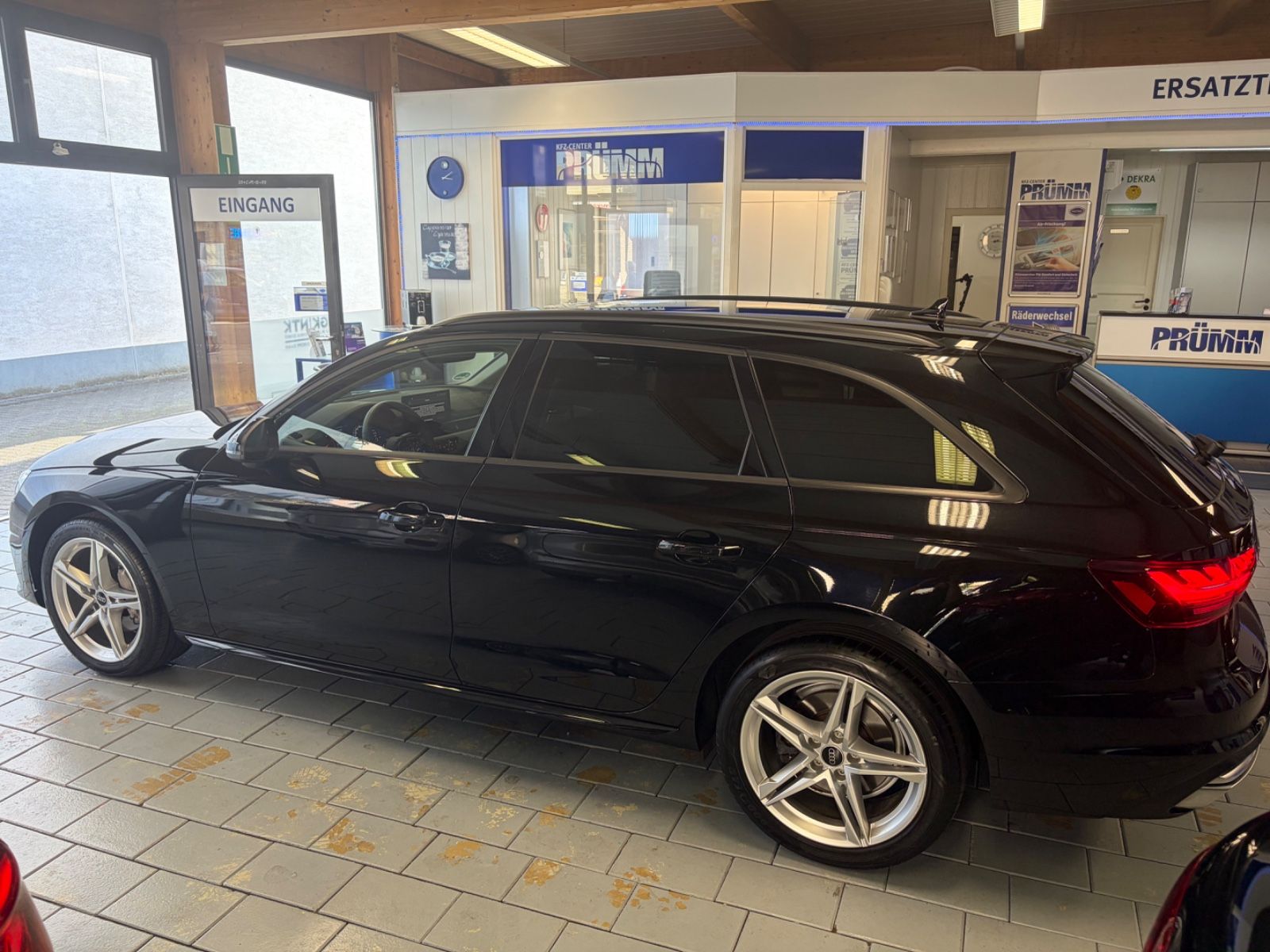 Audi A4 2023 г. Чёрный, пробег 58500 км