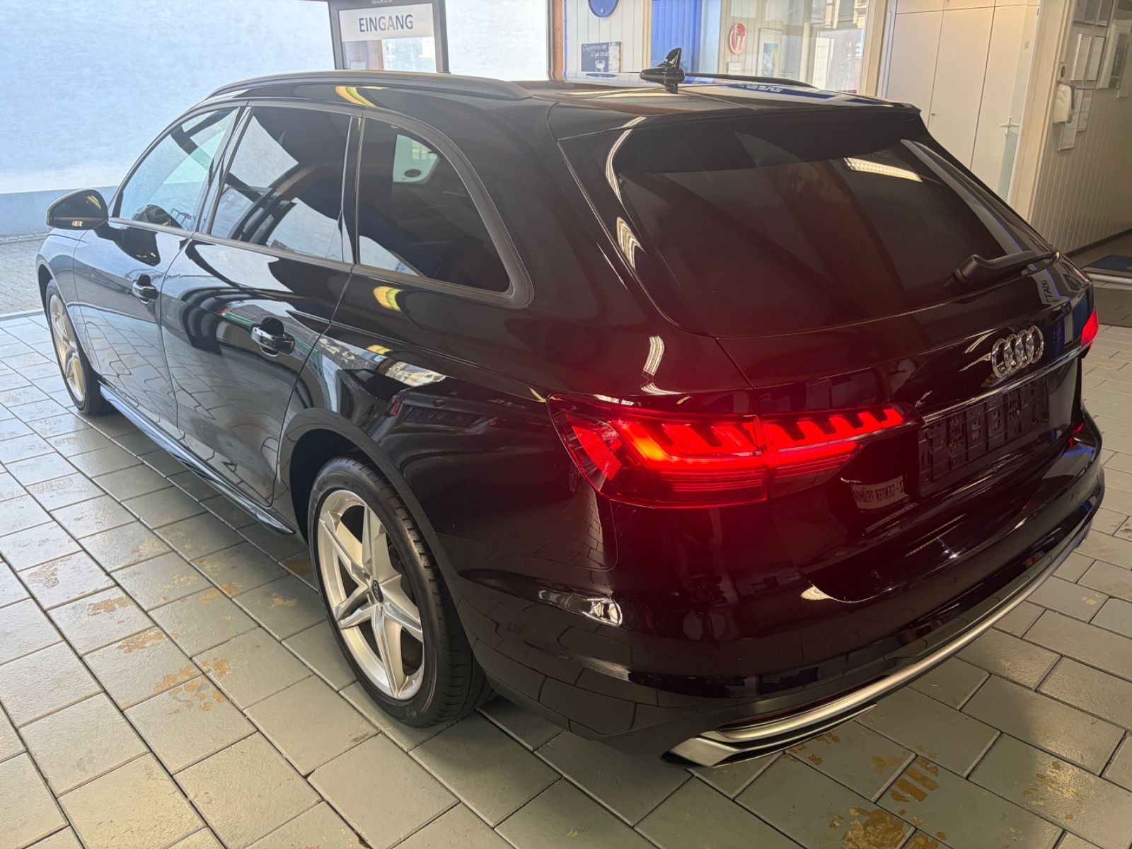 Audi A4 2023 г. Чёрный, пробег 58500 км