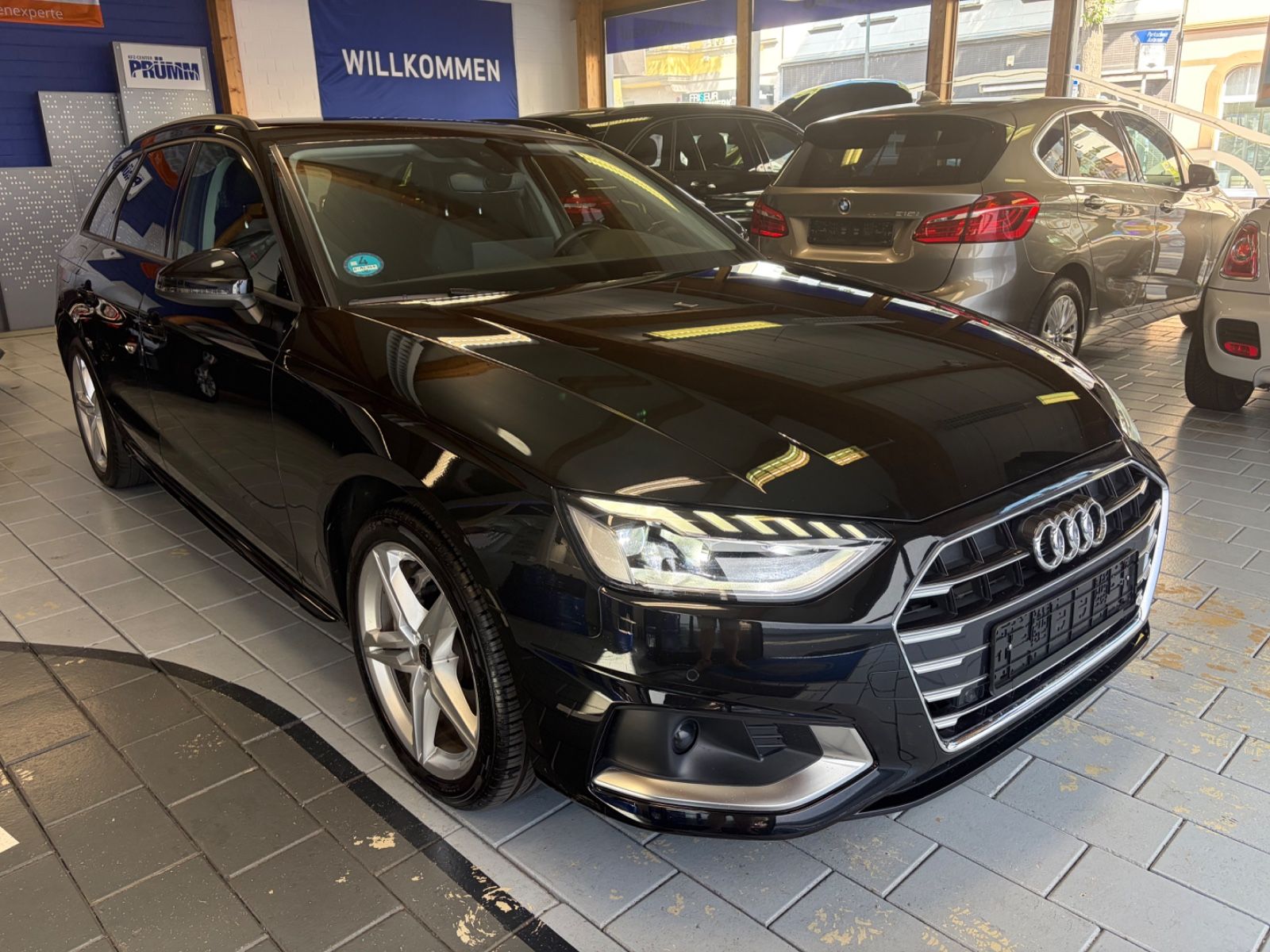 Audi A4 2023 г. Чёрный, пробег 58500 км