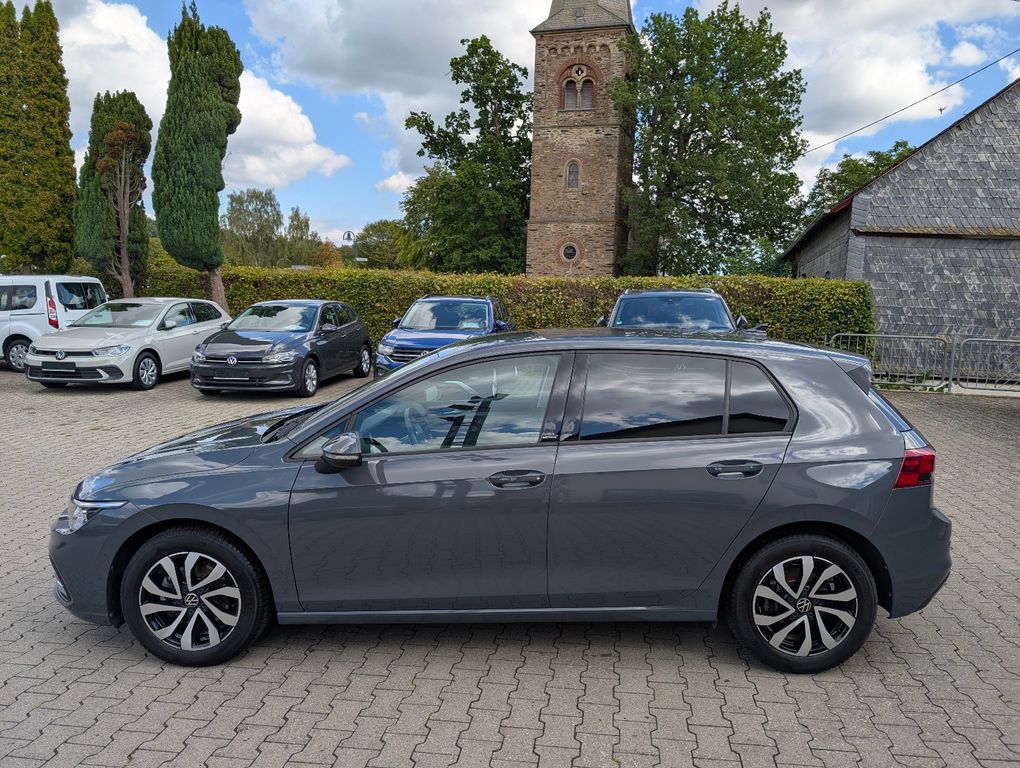 Volkswagen Golf 2023 г. Серый, пробег 49968 км