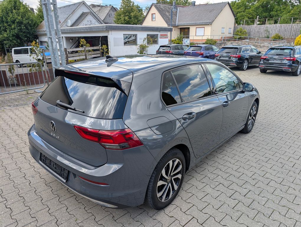 Volkswagen Golf 2023 г. Серый, пробег 49968 км