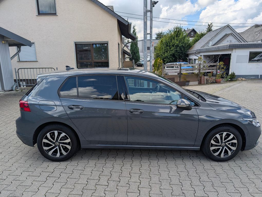 Volkswagen Golf 2023 г. Серый, пробег 49968 км