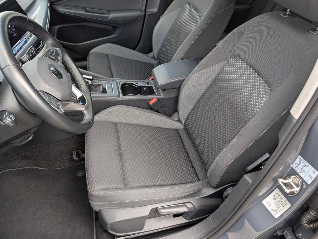 Volkswagen Golf 2023 г. Серый, пробег 49968 км