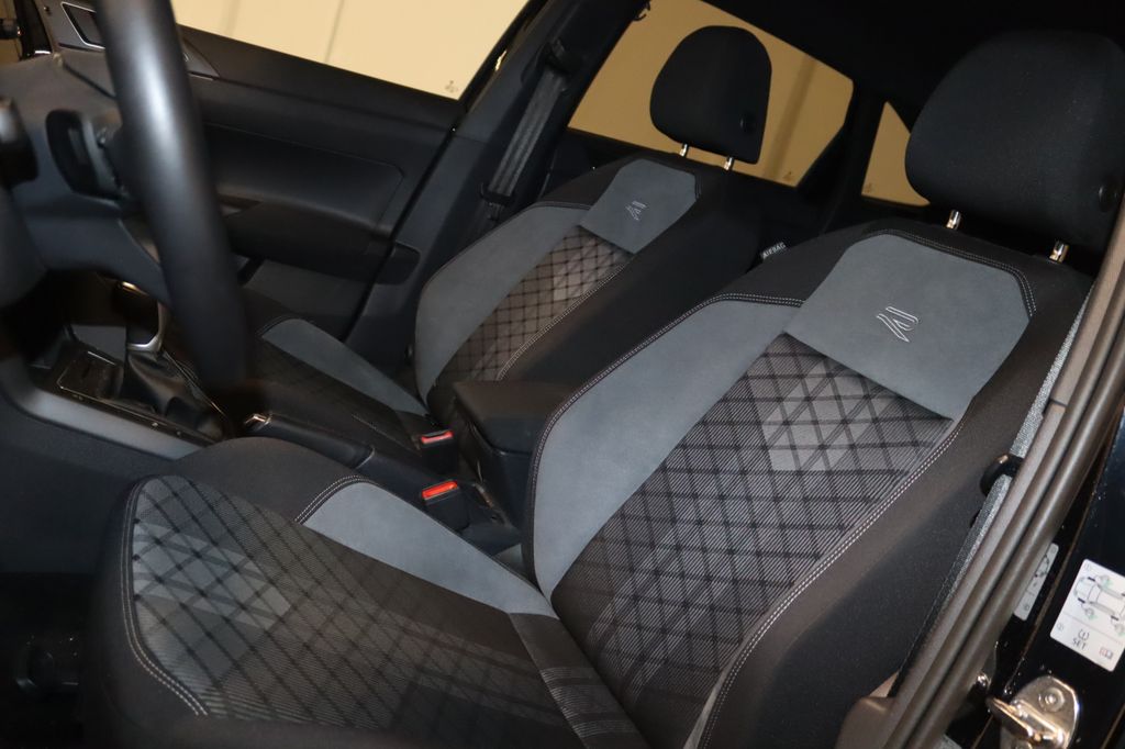 Volkswagen Taigo 2024 г. Чёрный, пробег 42600 км