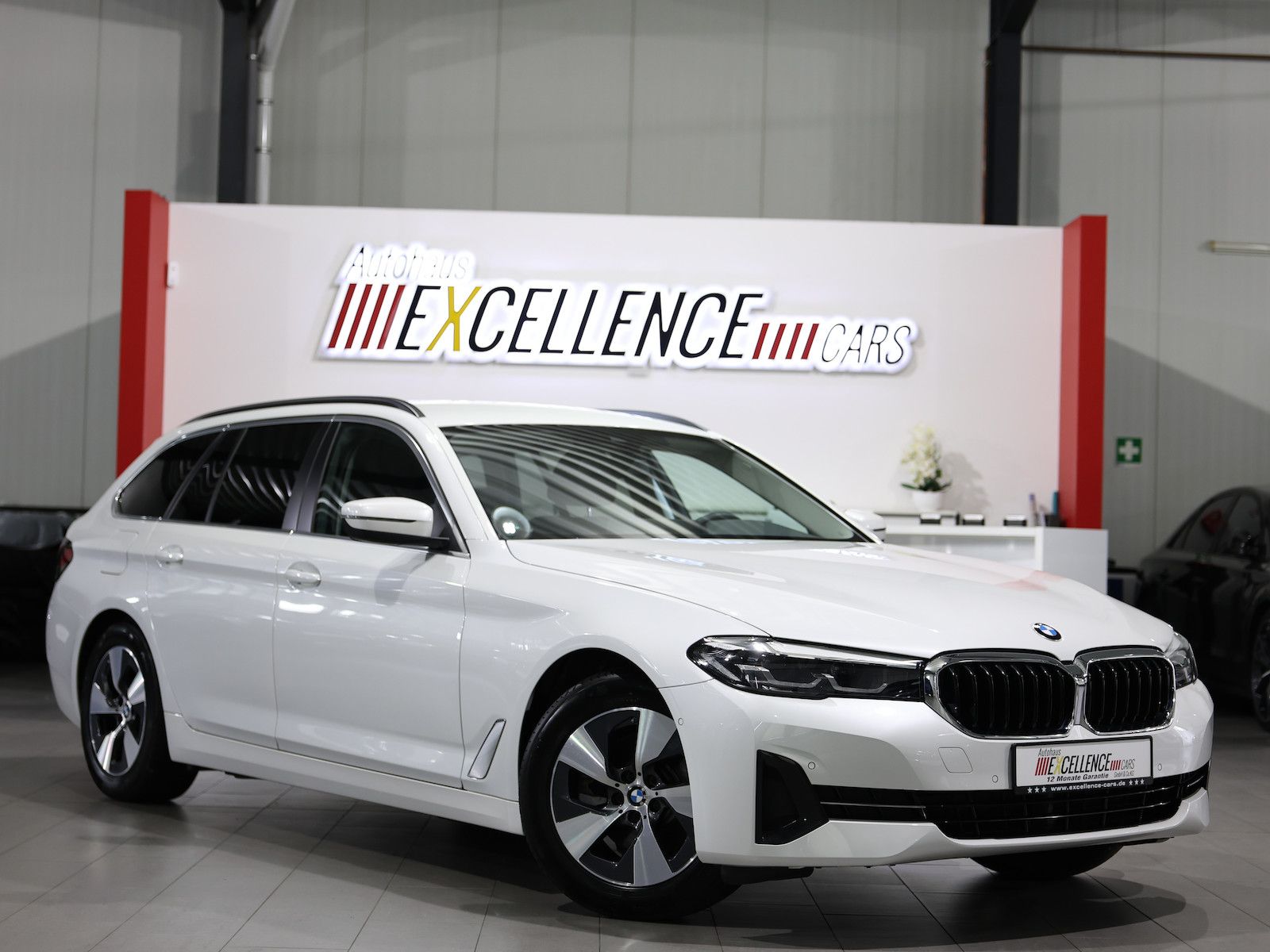 BMW 520 2024 г. Белый, пробег 46000 км
