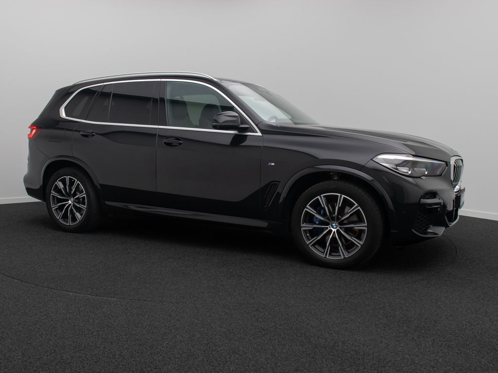 BMW X5 2023 г. Чёрный, пробег 49506 км
