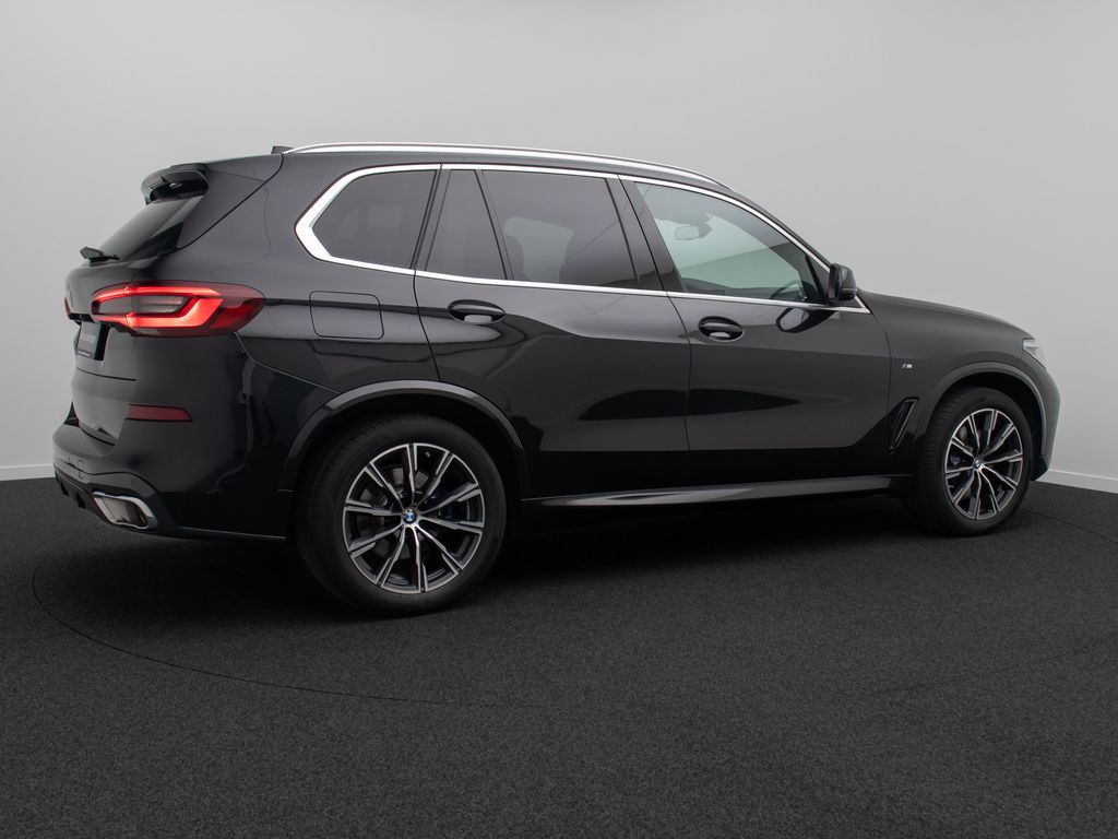 BMW X5 2023 г. Чёрный, пробег 49506 км