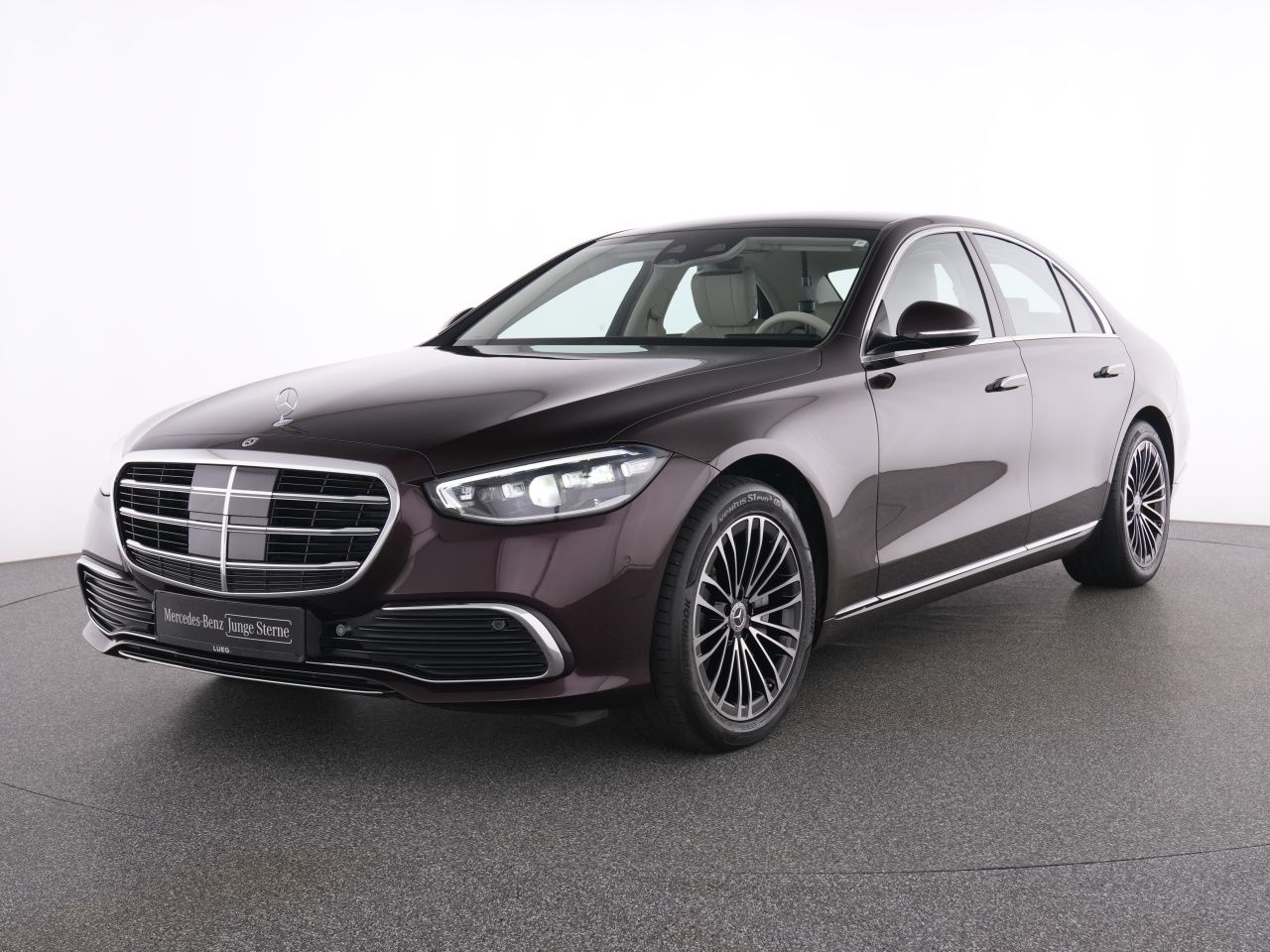 Mercedes-Benz S 450 2022 г. Красный, пробег 27720 км
