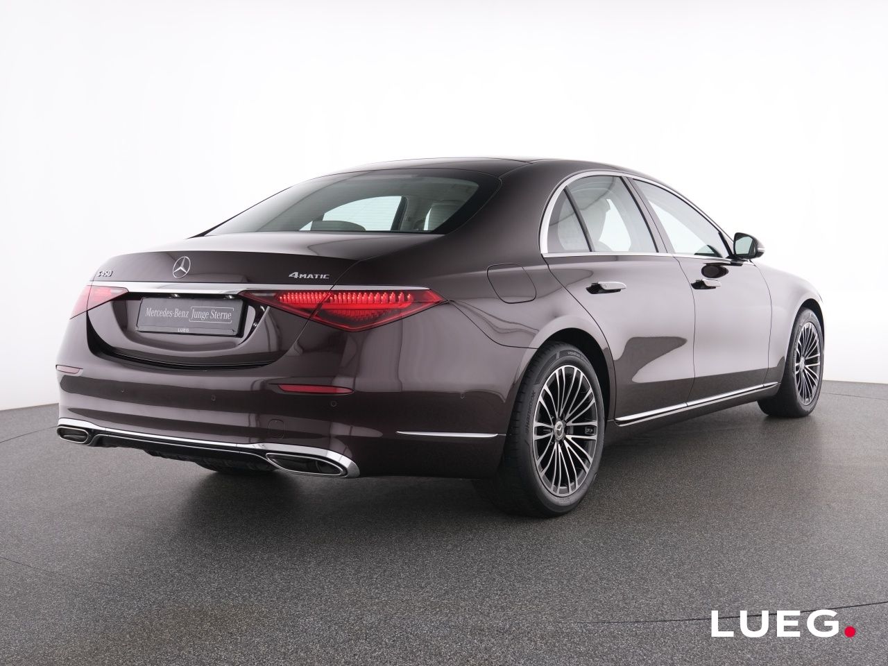 Mercedes-Benz S 450 2022 г. Красный, пробег 27720 км