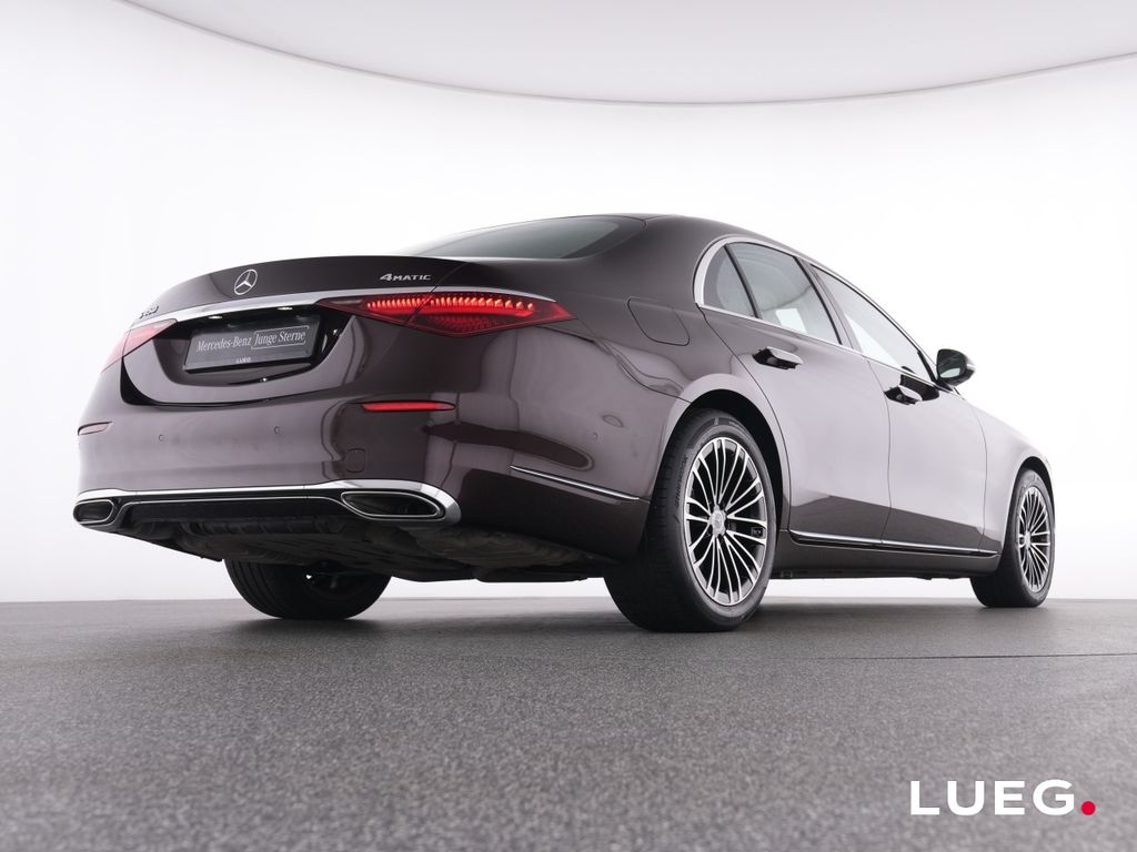 Mercedes-Benz S 450 2022 г. Красный, пробег 27720 км