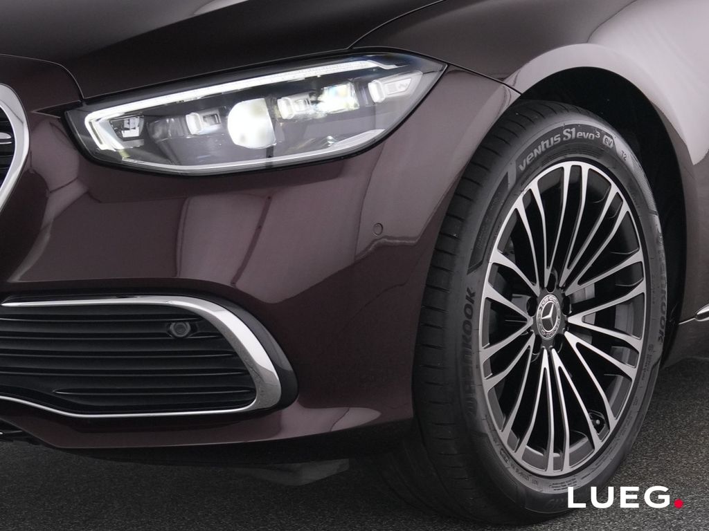 Mercedes-Benz S 450 2022 г. Красный, пробег 27720 км
