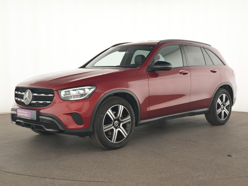 Mercedes-Benz GLC 200 2021 г. Красный, пробег 21833 км