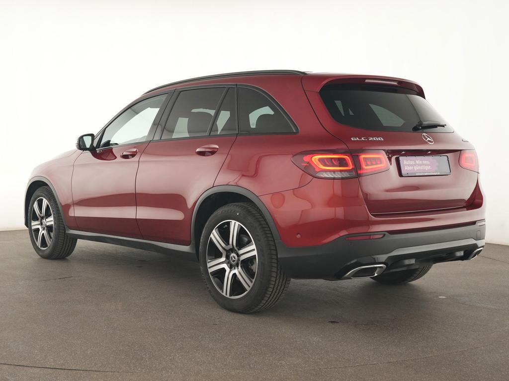 Mercedes-Benz GLC 200 2021 г. Красный, пробег 21833 км