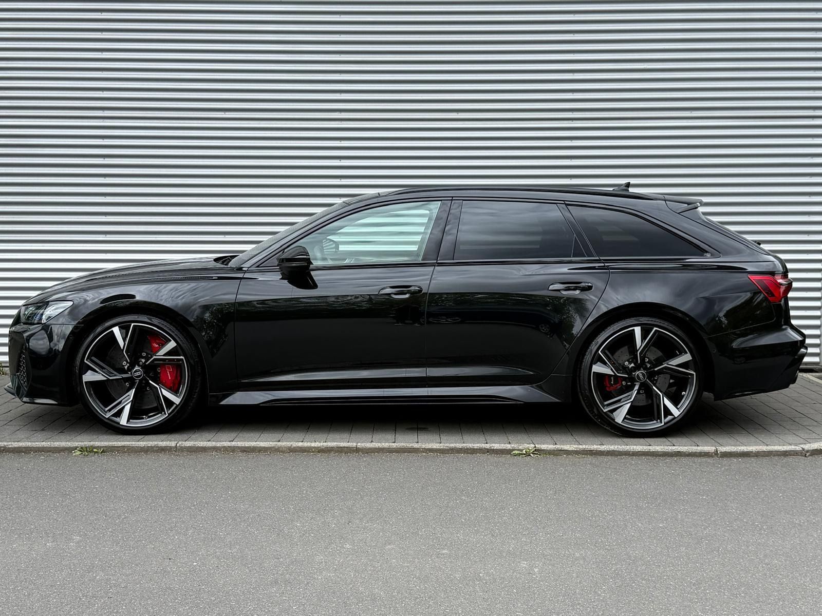 Audi RS6 2023 г. Чёрный, пробег 52900 км