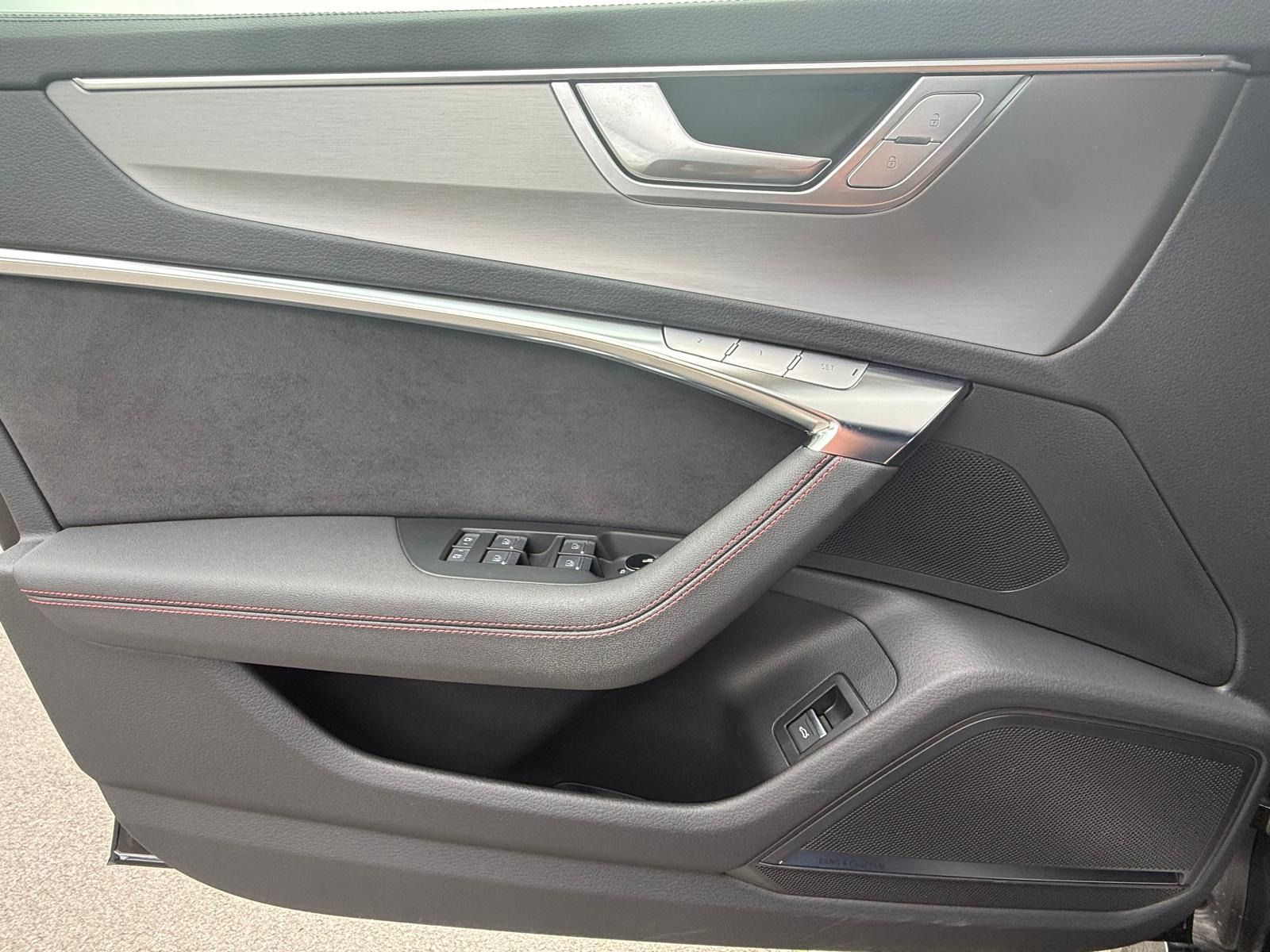 Audi RS6 2023 г. Чёрный, пробег 52900 км