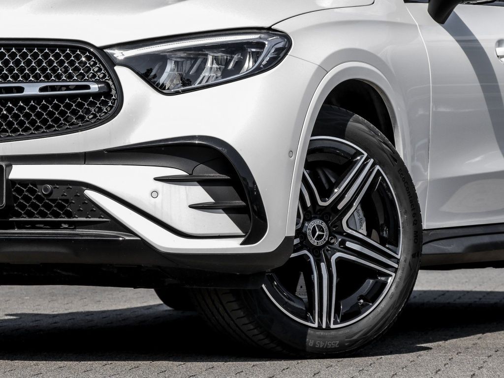 Mercedes-Benz GLC 220 2025 г. Белый, пробег 7990 км
