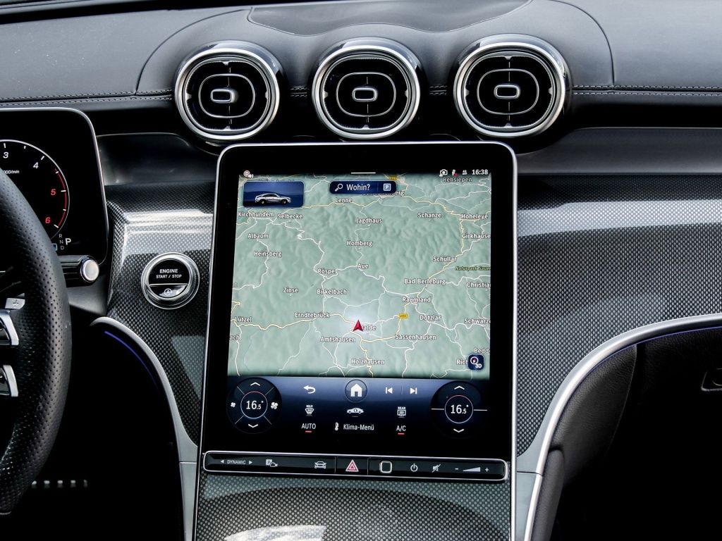 Mercedes-Benz GLC 220 2025 г. Белый, пробег 7990 км