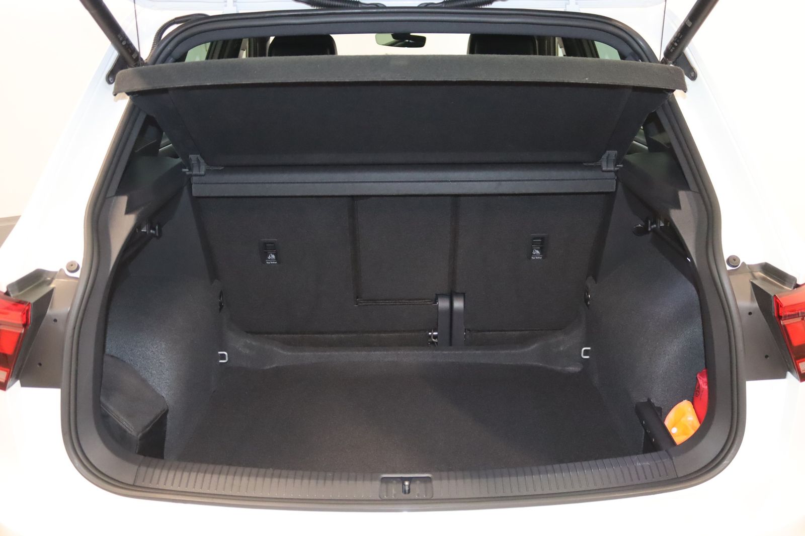 Volkswagen Tiguan 2022 г. Белый, пробег 49000 км