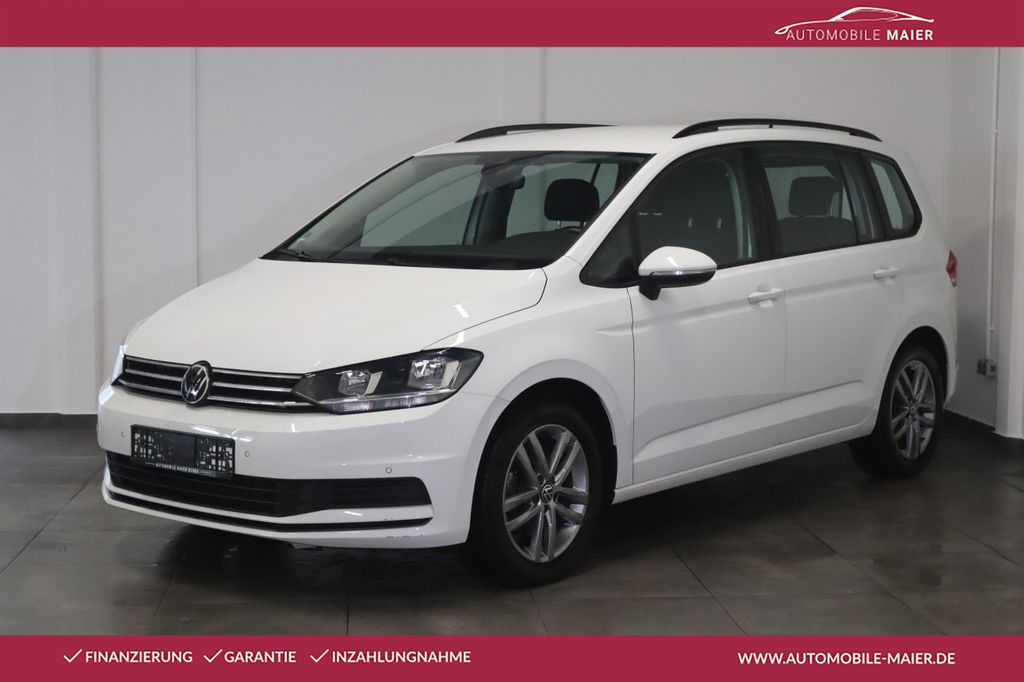 Volkswagen Touran 2023 г. Белый, пробег 57400 км