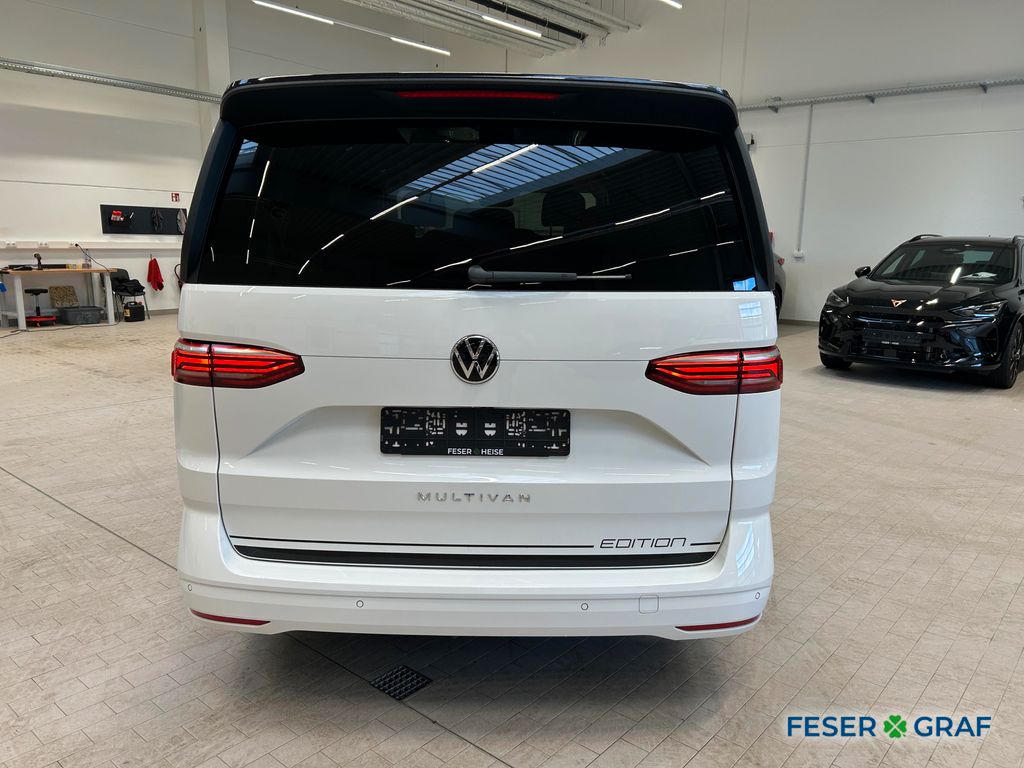 Volkswagen T7 MULTIVAN 2026 г. Белый, пробег 15000 км