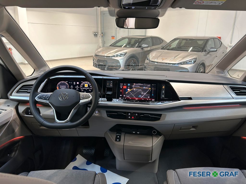 Volkswagen T7 MULTIVAN 2026 г. Белый, пробег 15000 км