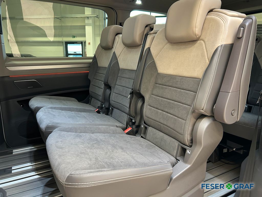 Volkswagen T7 MULTIVAN 2026 г. Белый, пробег 15000 км