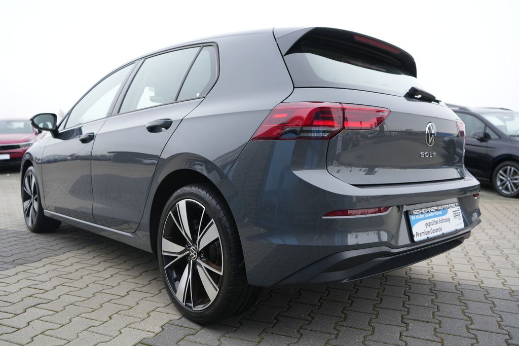 Volkswagen Golf 2024 г. Серый, пробег 30000 км
