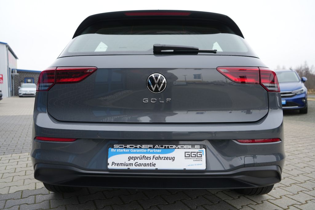Volkswagen Golf 2024 г. Серый, пробег 30000 км