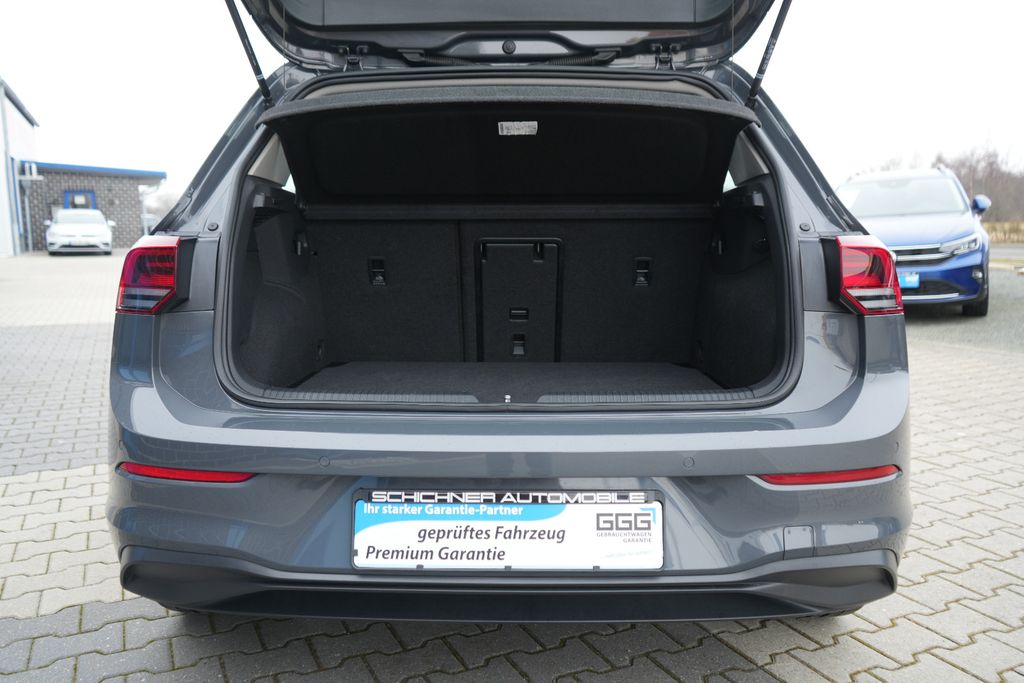 Volkswagen Golf 2024 г. Серый, пробег 30000 км