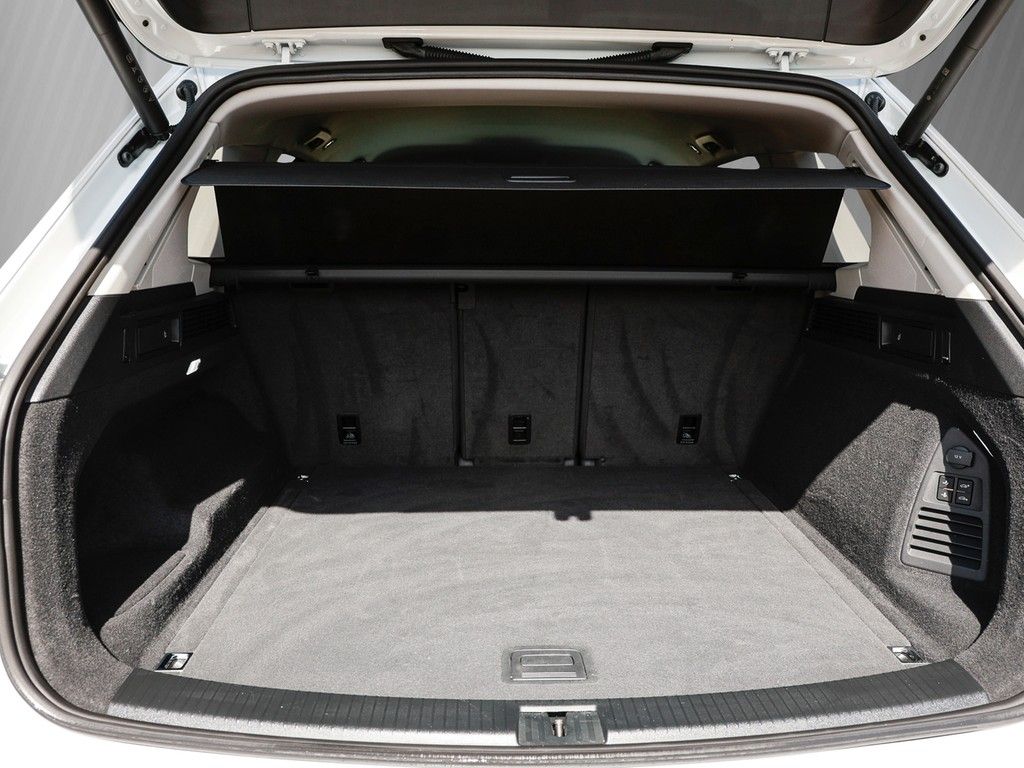 Volkswagen Touareg 2025 г. Белый, пробег 25245 км