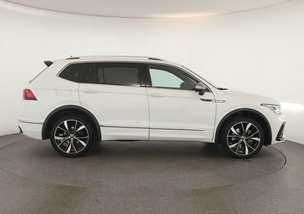 Volkswagen TIGUAN ALLSPACE 2024 г. Белый, пробег 50800 км