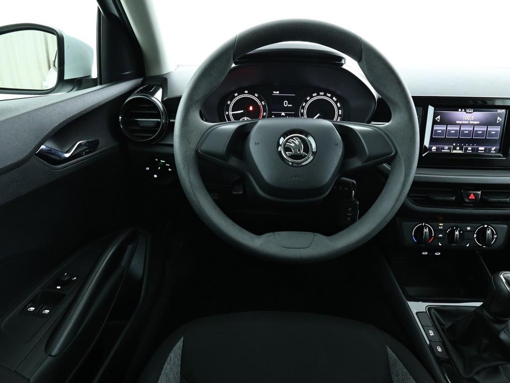 Skoda Fabia 2022 г. Белый, пробег 51145 км