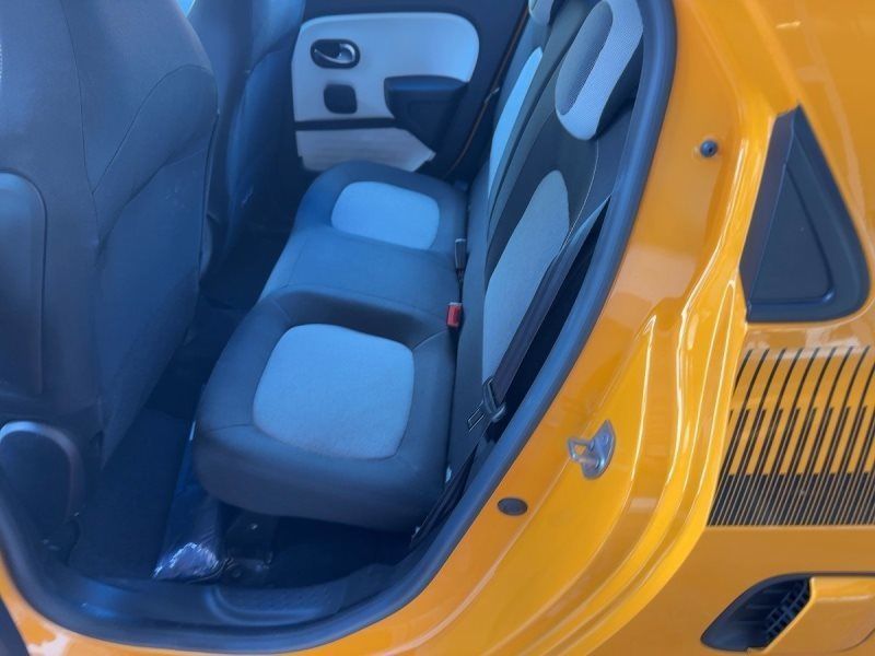 Renault Twingo 2021 г. Жёлтый, пробег 19863 км