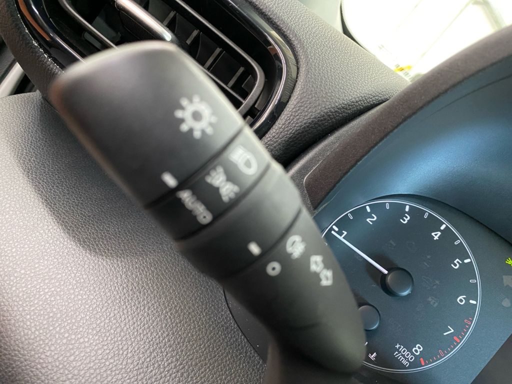 Toyota Yaris 2023 г. Белый, пробег 56859 км