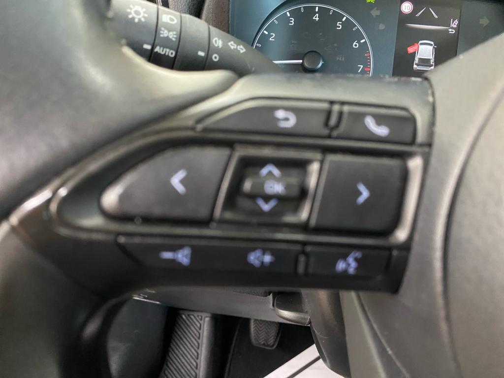 Toyota Yaris 2023 г. Белый, пробег 56859 км