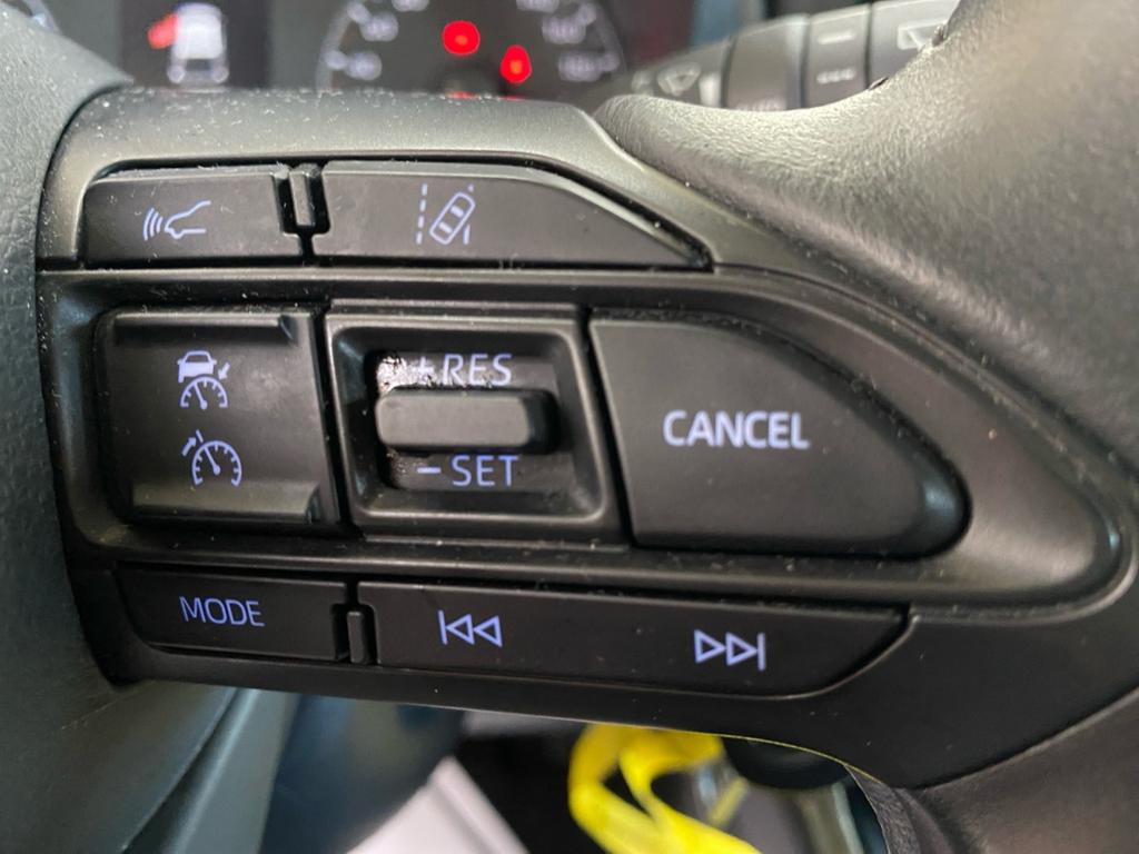 Toyota Yaris 2023 г. Белый, пробег 56859 км