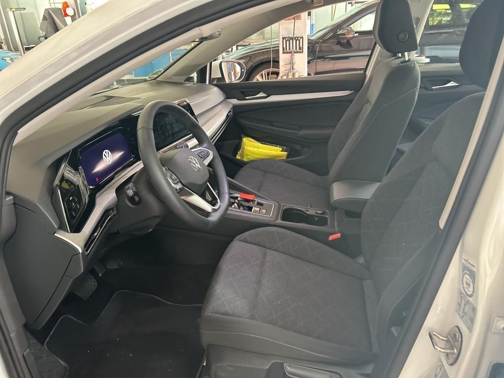 Volkswagen Golf 2024 г. Белый, пробег 47438 км