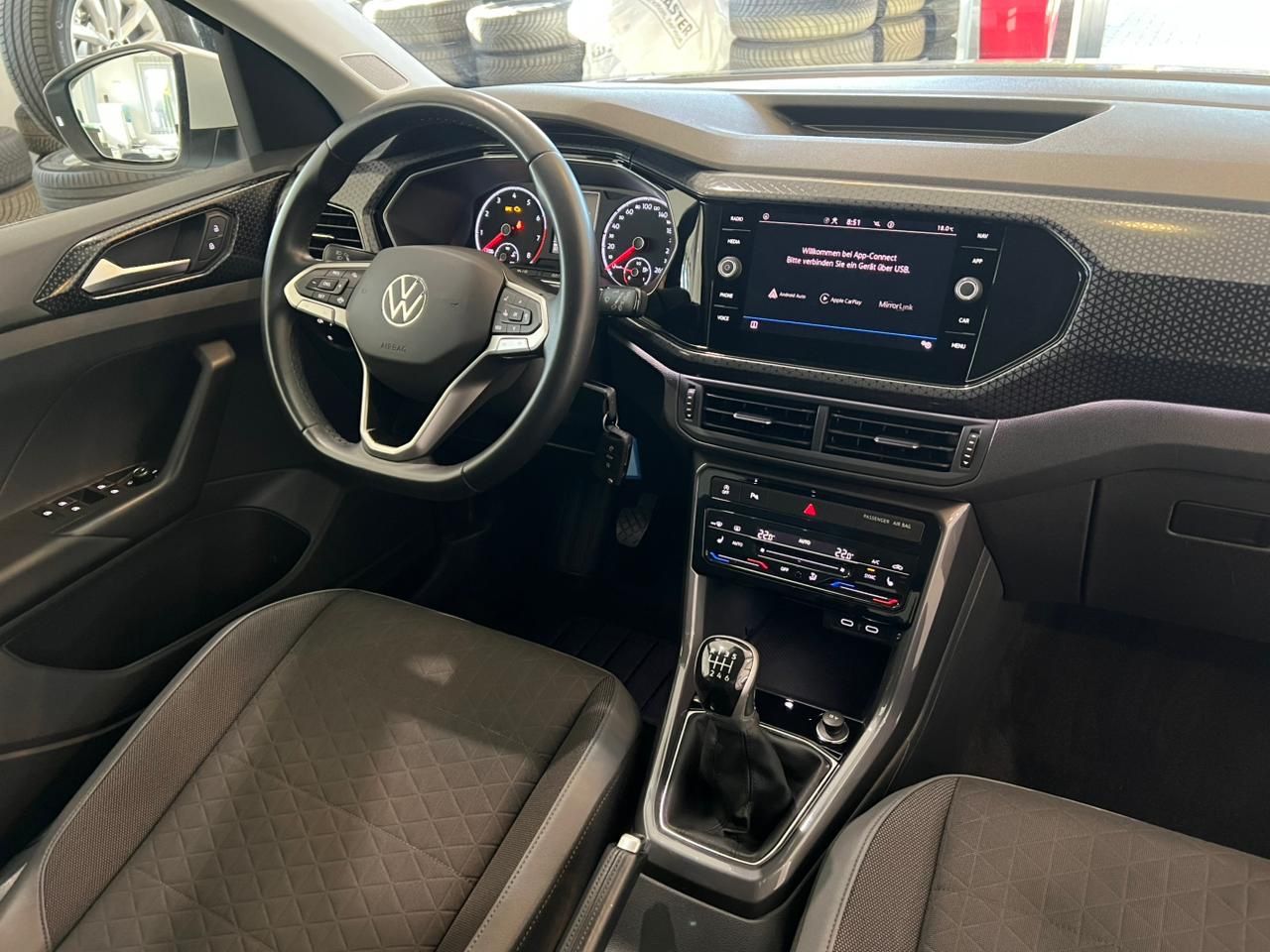 Volkswagen T-Cross 2021 г. Белый, пробег 37077 км