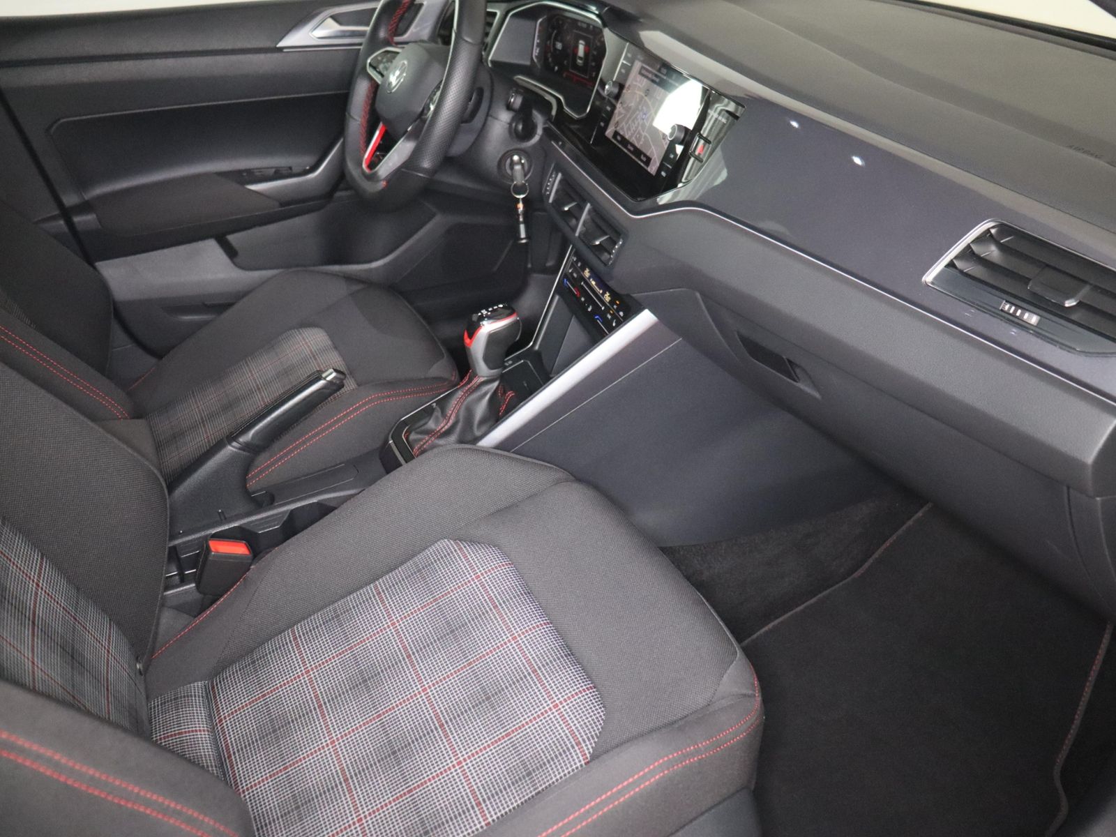 Volkswagen Polo 2022 г. Серый, пробег 35810 км