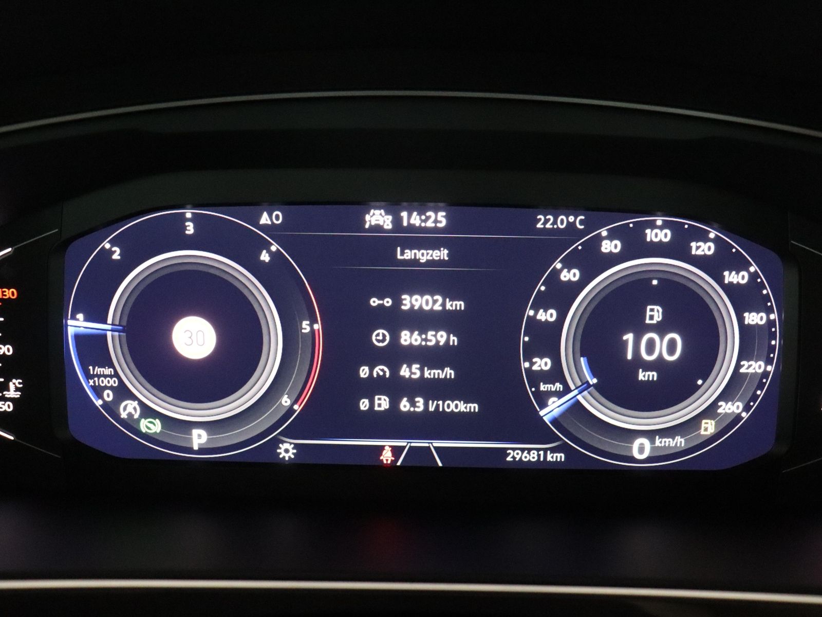 Volkswagen Tiguan 2023 г. Чёрный, пробег 29672 км