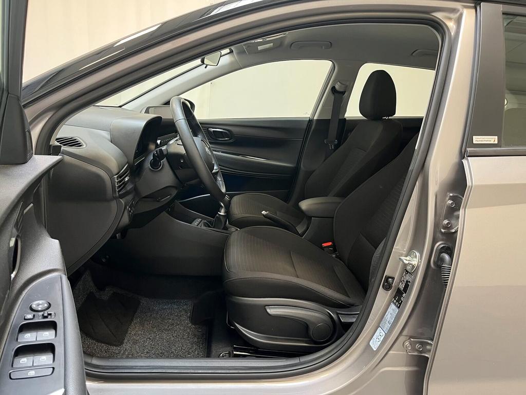 Hyundai i20 2021 г. Чёрный, пробег 31463 км