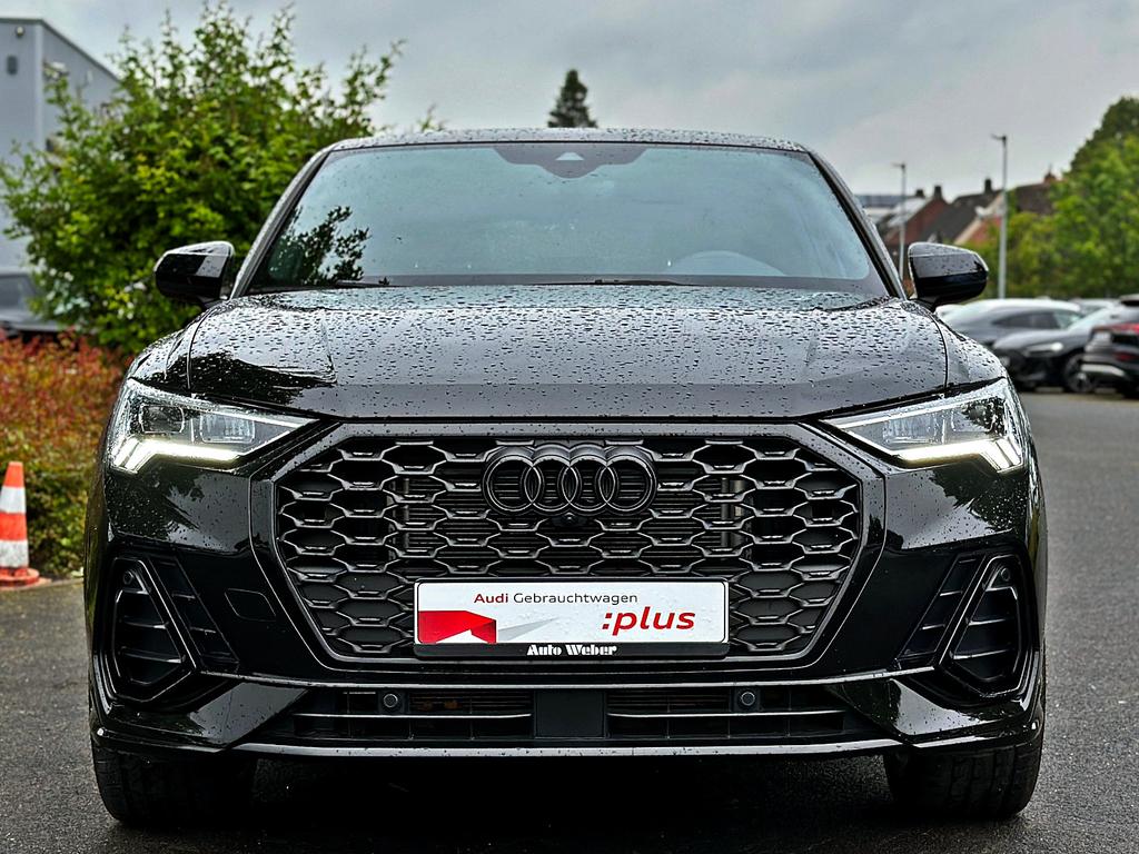 Audi Q3 2024 г. Чёрный, пробег 15290 км