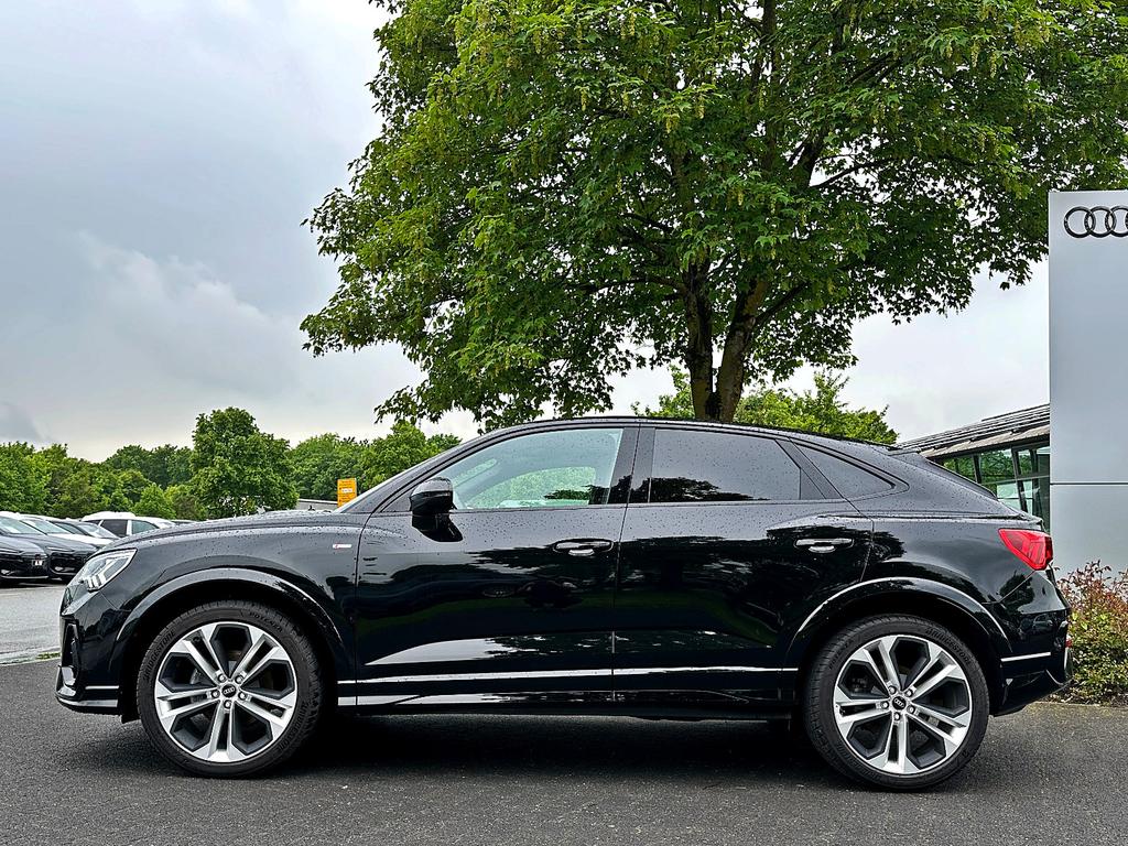 Audi Q3 2024 г. Чёрный, пробег 15290 км