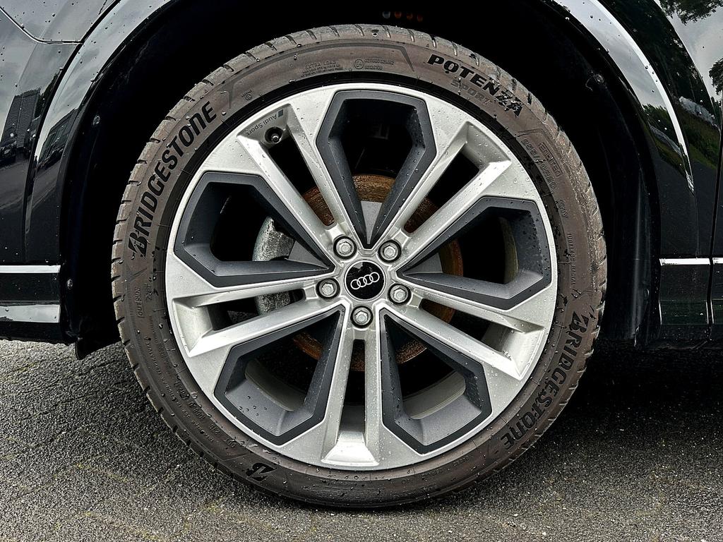 Audi Q3 2024 г. Чёрный, пробег 15290 км