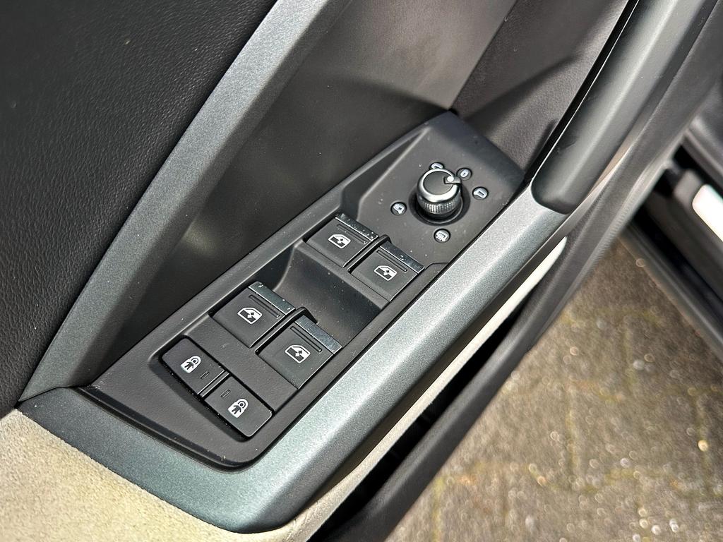 Audi Q3 2024 г. Чёрный, пробег 15290 км