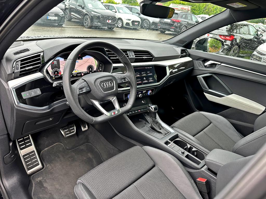 Audi Q3 2024 г. Чёрный, пробег 15290 км