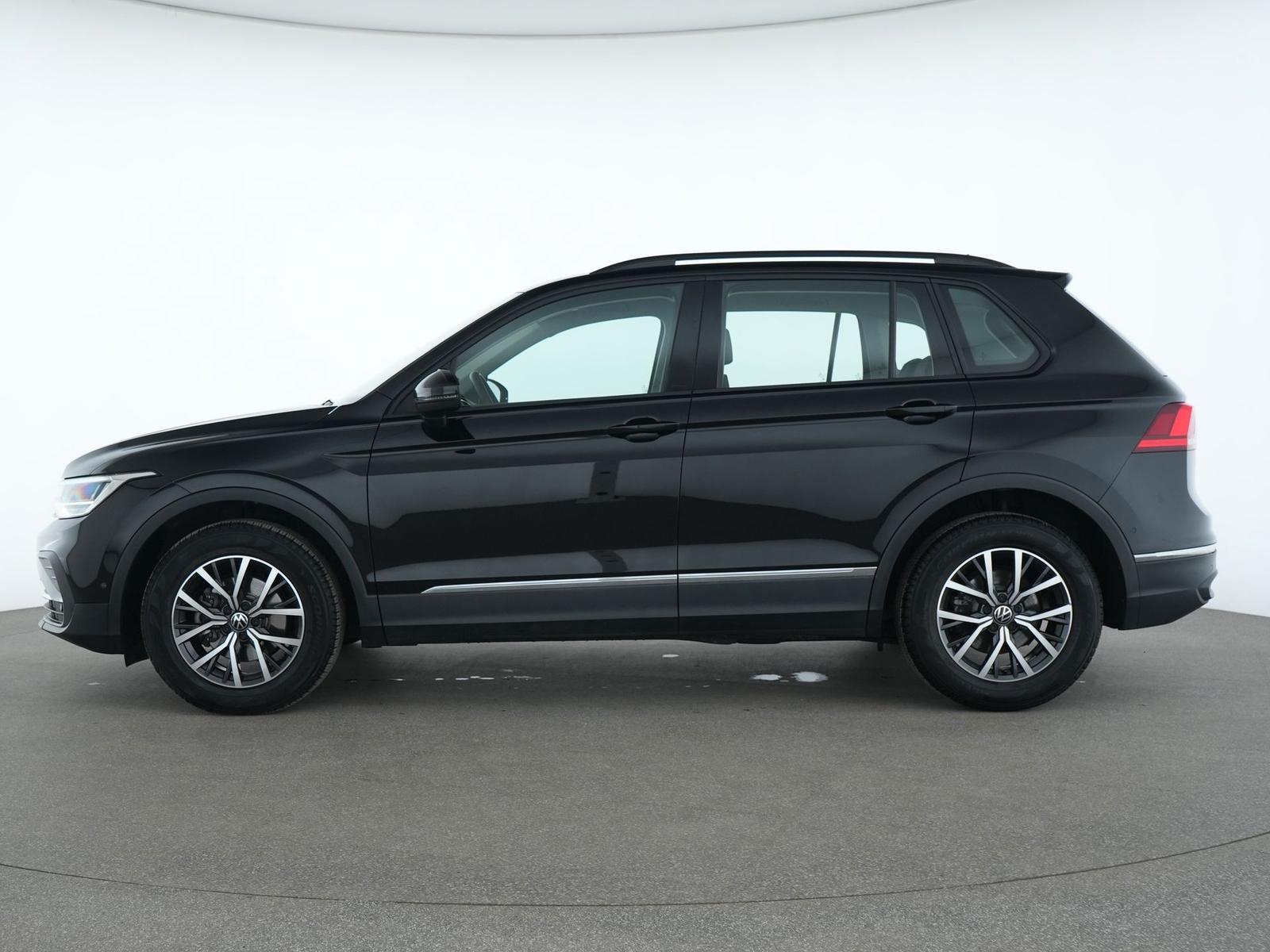 Volkswagen Tiguan 2024 г. Чёрный, пробег 18978 км