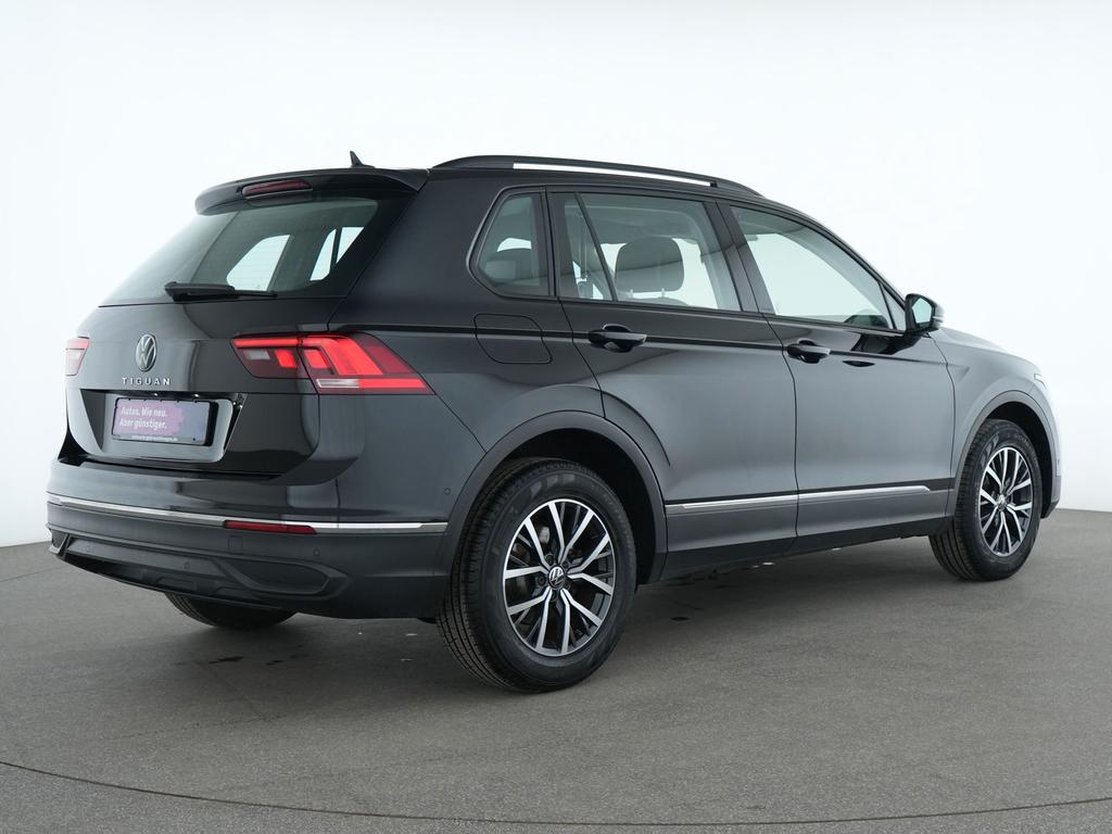 Volkswagen Tiguan 2024 г. Чёрный, пробег 18978 км