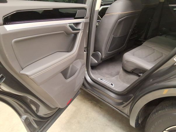 Volkswagen Touareg 2025 г. Серый, пробег 9271 км